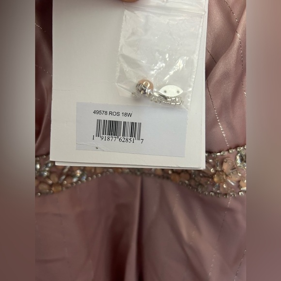 Mac Duggal 49578 NWT Pleated Halter Neckline Evening Gown - Picture 8 of 8